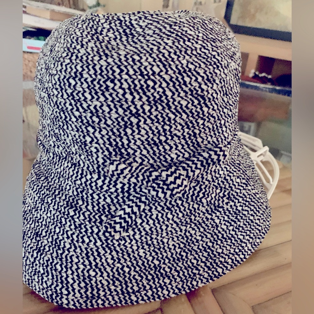 Liz Claiborne Bucket Hat